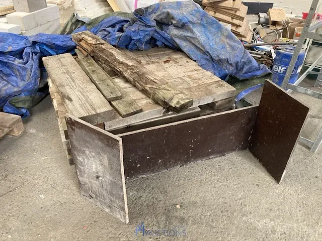 Metalen bok met houtrestanten - afbeelding 4 van  6