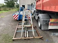 Metalen bok - afbeelding 2 van  2