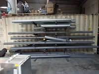 Metalen buizenrek + inhoud - afbeelding 1 van  5