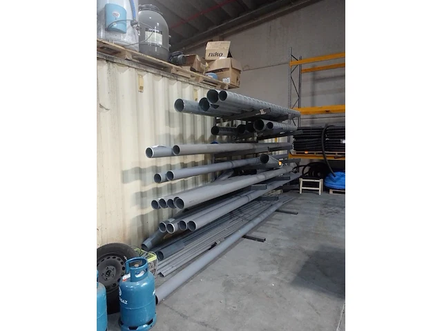 Metalen buizenrek + inhoud - afbeelding 2 van  5