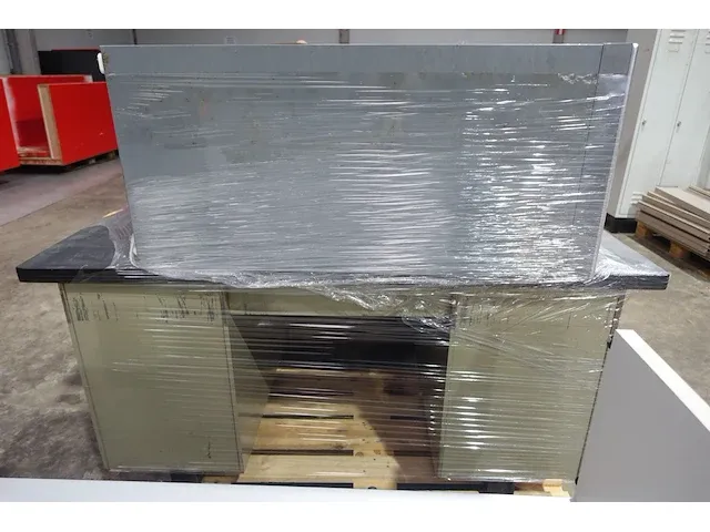 Metalen bureau + dossierkast - afbeelding 1 van  2