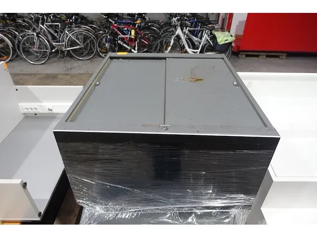 Metalen bureau + dossierkast - afbeelding 2 van  2