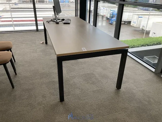 Metalen bureau met formica bovenblad - afbeelding 1 van  5