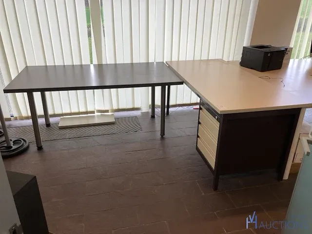 Metalen bureau - afbeelding 1 van  4