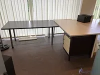 Metalen bureau
