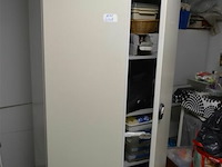 Metalen bureaukast met inhoud - afbeelding 1 van  5