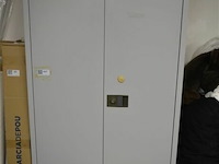 Metalen bureaukast met inhoud - afbeelding 1 van  6