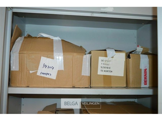 Metalen bureaukast met inhoud - afbeelding 3 van  6