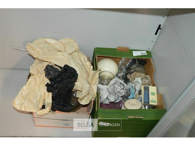 Metalen bureaukast met inhoud - afbeelding 6 van  6