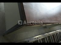Metalen bureaus, houten plank + houten stoelen - afbeelding 2 van  17
