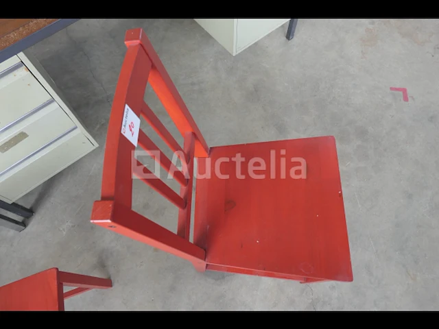 Metalen bureaus, houten plank + houten stoelen - afbeelding 5 van  17
