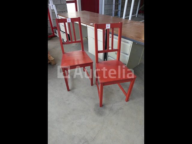 Metalen bureaus, houten plank + houten stoelen - afbeelding 7 van  17