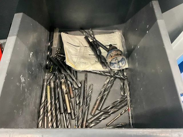Metalen cp werkkast met inhoud + treston werktafel - afbeelding 2 van  27