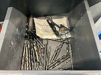 Metalen cp werkkast met inhoud + treston werktafel - afbeelding 2 van  27