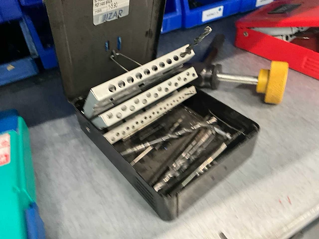 Metalen cp werkkast met inhoud + treston werktafel - afbeelding 3 van  27