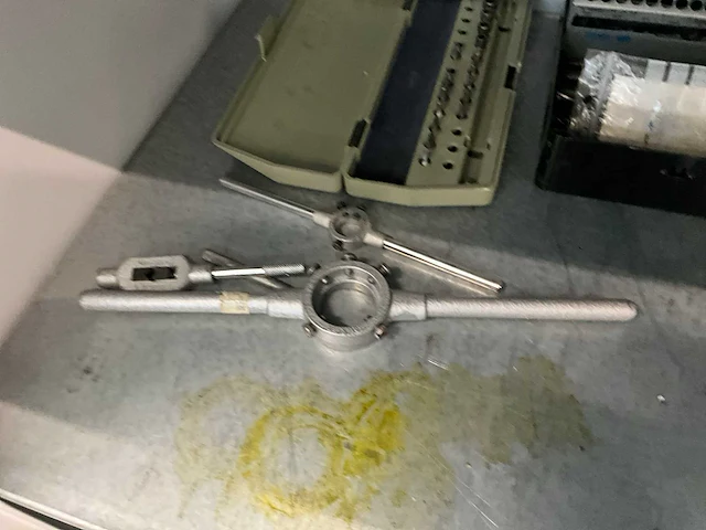 Metalen cp werkkast met inhoud + treston werktafel - afbeelding 8 van  27