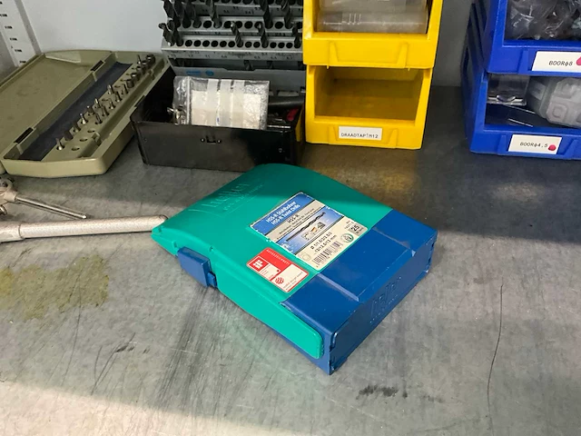 Metalen cp werkkast met inhoud + treston werktafel - afbeelding 9 van  27