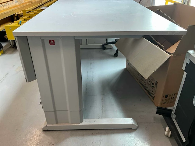 Metalen cp werkkast met inhoud + treston werktafel - afbeelding 18 van  27