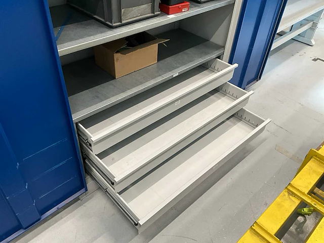 Metalen cp werkkast met inhoud + treston werktafel - afbeelding 21 van  27