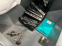 Metalen cp werkkast met inhoud + treston werktafel - afbeelding 25 van  27
