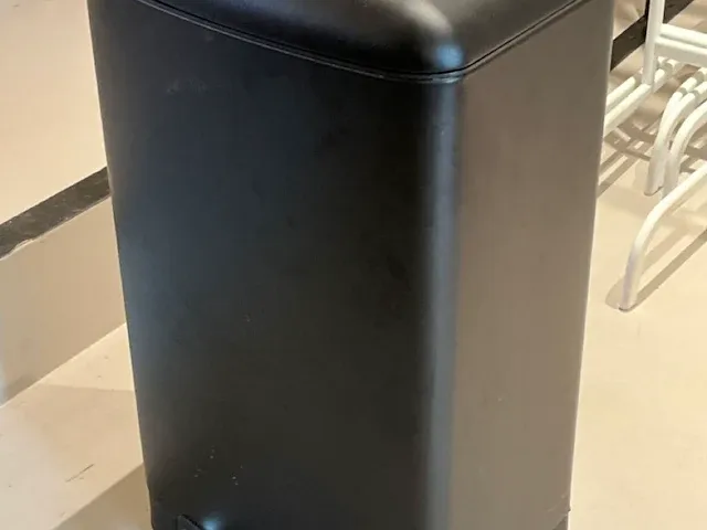 Metalen design pedaalemmer - afbeelding 1 van  1