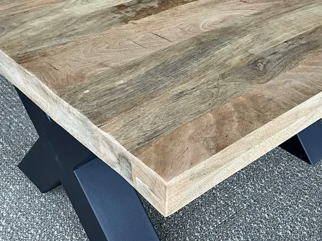 Metalen design salontafel mango voorzien van houten bovenblad (vierkant) - afbeelding 2 van  2