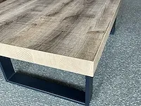 Metalen design salontafel voorzien van houten bovenblad (rechthoek) - afbeelding 2 van  2