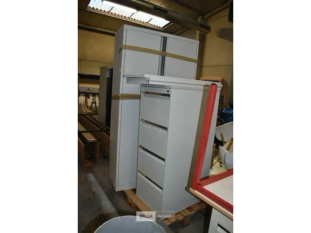 Metalen dossierkast 2 deuren afm ± 100x45x195 - afbeelding 1 van  2