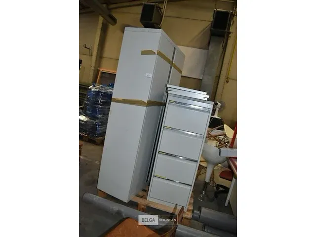 Metalen dossierkast 2 deuren afm ± 100x45x195 - afbeelding 2 van  2