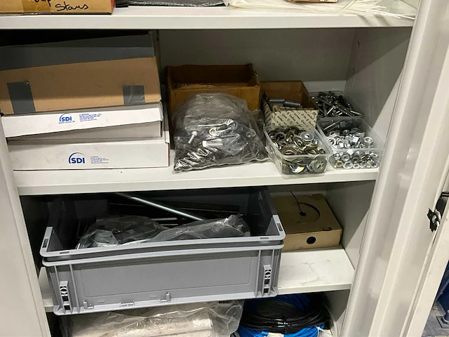 Metalen dossierkast hoog model met inhoud - afbeelding 1 van  7