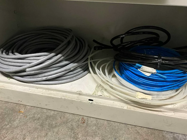 Metalen dossierkast hoog model met inhoud - afbeelding 6 van  7