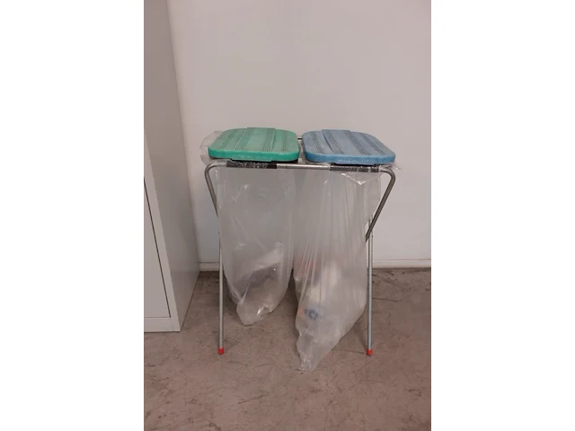 Metalen dossierkast + inhoud esd jassen - afbeelding 3 van  5