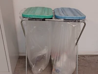 Metalen dossierkast + inhoud esd jassen - afbeelding 3 van  5