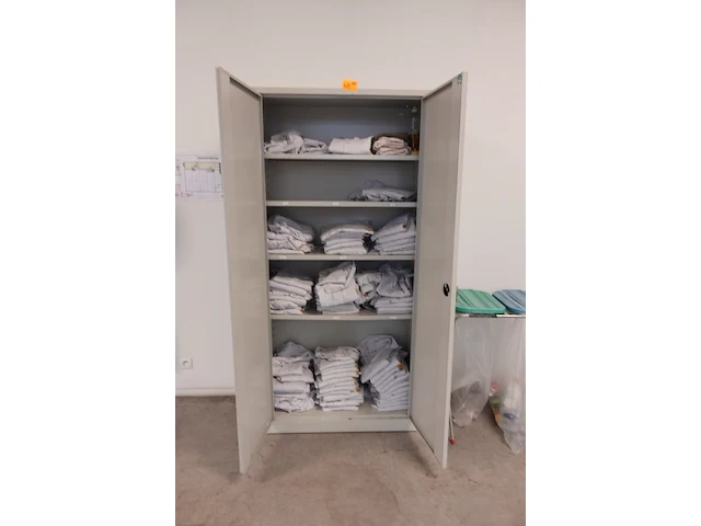 Metalen dossierkast + inhoud esd jassen - afbeelding 5 van  5