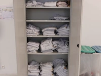 Metalen dossierkast + inhoud esd jassen - afbeelding 5 van  5