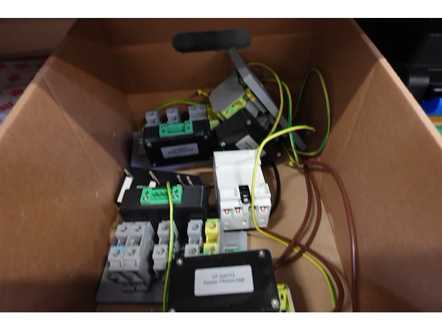 Metalen dossierkast + inhoud - afbeelding 5 van  8