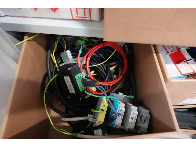 Metalen dossierkast + inhoud - afbeelding 6 van  8