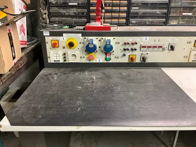 Metalen electro werkbank voorzien van 4 laden - afbeelding 2 van  7