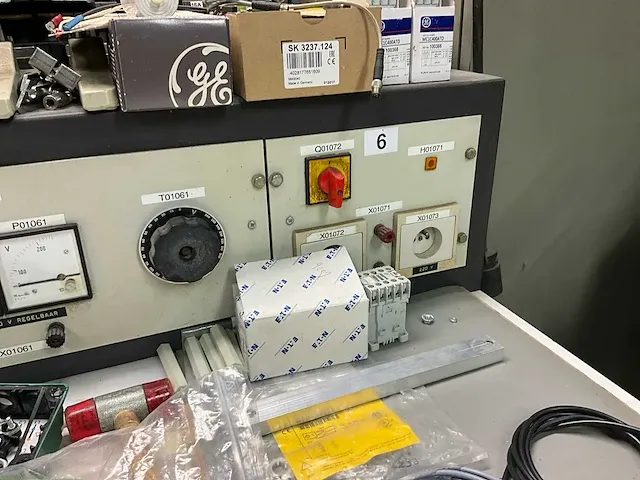 Metalen electro werkbank voorzien van 4 laden - afbeelding 7 van  7