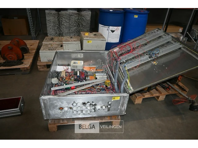 Metalen elektriciteitskast - afbeelding 7 van  10