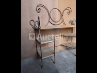 Metalen en houten sokkeltafel