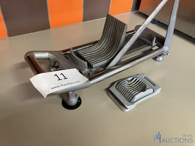 Metalen friet/groentensnijder - afbeelding 2 van  3