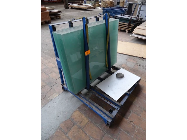 Metalen glasbok + divers glas - afbeelding 1 van  6
