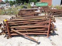 Metalen houder + diverse stantsoenen - afbeelding 1 van  2