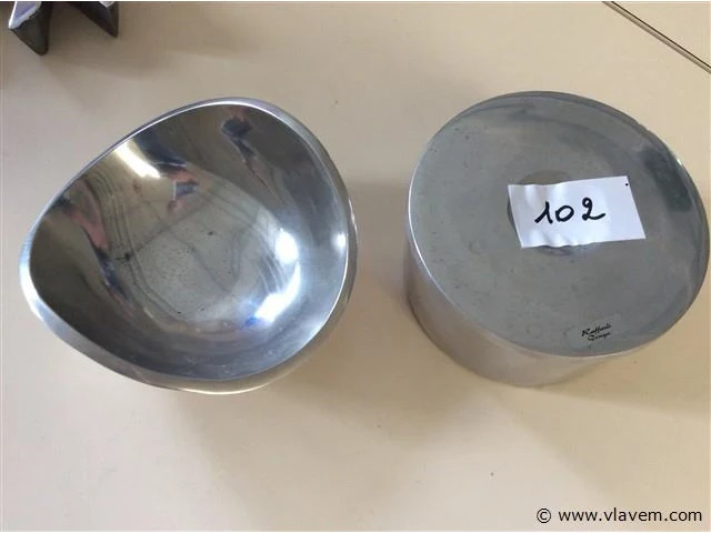 Metalen items 2stuks - afbeelding 1 van  2