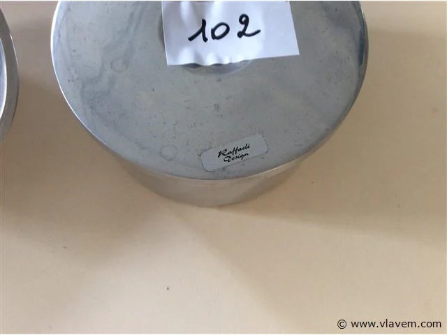 Metalen items 2stuks - afbeelding 2 van  2