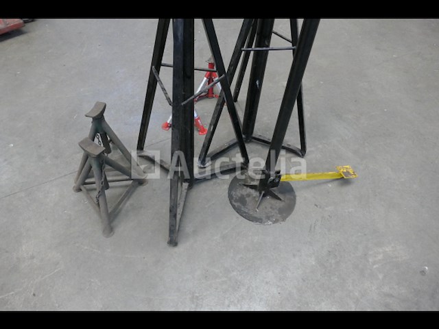 Metalen kaarsen op statief - afbeelding 2 van  5