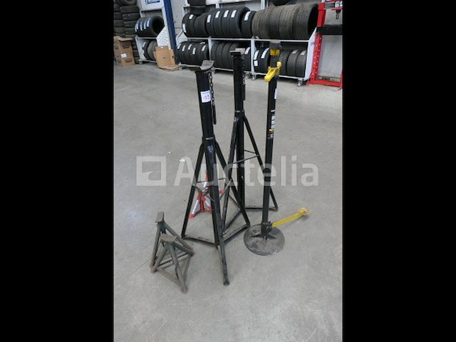 Metalen kaarsen op statief - afbeelding 3 van  5