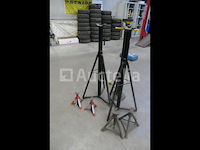 Metalen kaarsen op statief - afbeelding 5 van  5