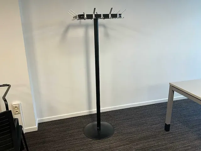 Metalen kapstok + whiteboard - afbeelding 1 van  8